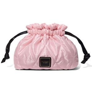 Brand new Victoria Secret PINK quilted makeup pouch. This pouch is a beauty.